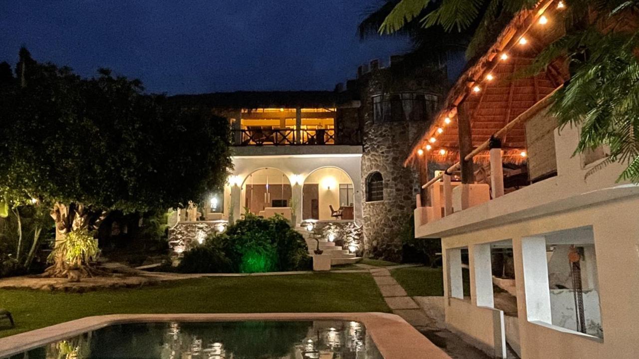 CASA DEL CASTILLO TEQUESQUITENGO (México) | BOOKED